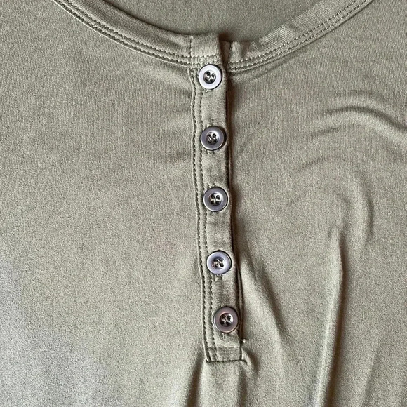 Pink Republic shirt - Picture 3 of 5